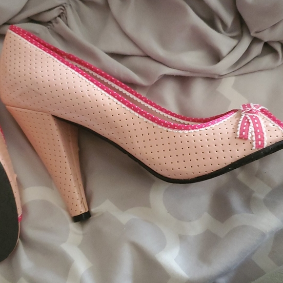 High heels - Picture 3 of 3